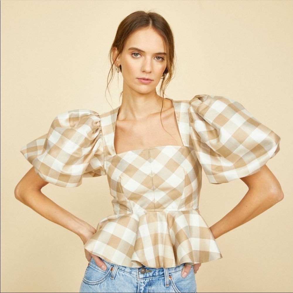 Hunter Bell Conway top